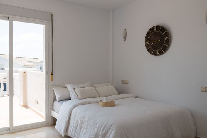 Image No.30-5 Bed House for sale