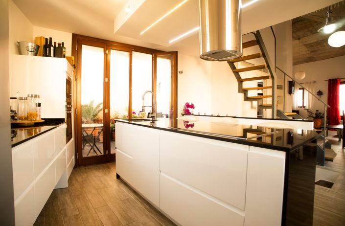 Image No.4-4 Bed Property for sale