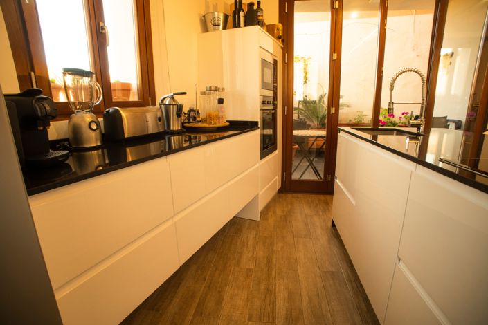 Image No.22-4 Bed Property for sale