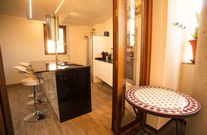 Image No.2-4 Bed Property for sale