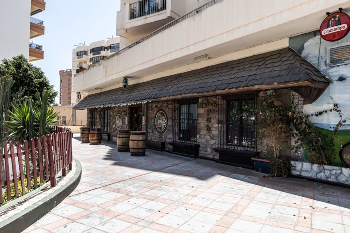 Image No.1-3 Bed Commercial for sale