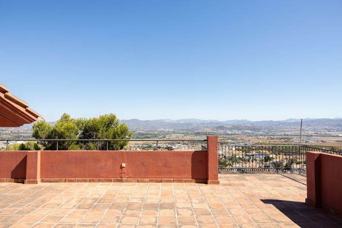 Image No.18-7 Bed House for sale