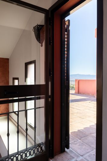 Image No.24-7 Bed House for sale