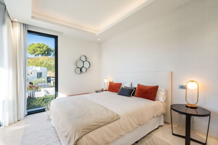 Image No.10-6 Bed Villa for sale