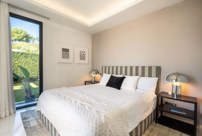 Image No.8-6 Bed Villa for sale