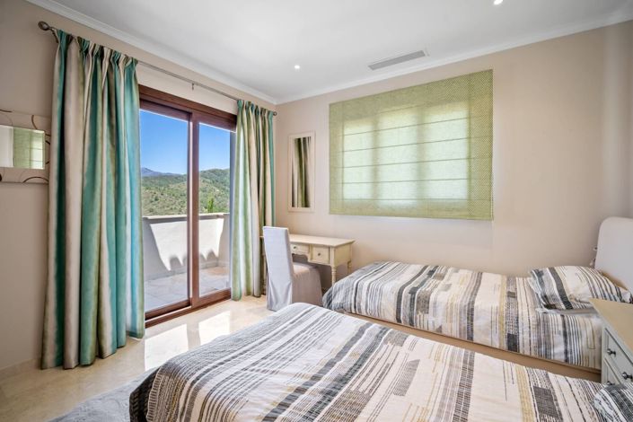 Image No.14-7 Bed House for sale