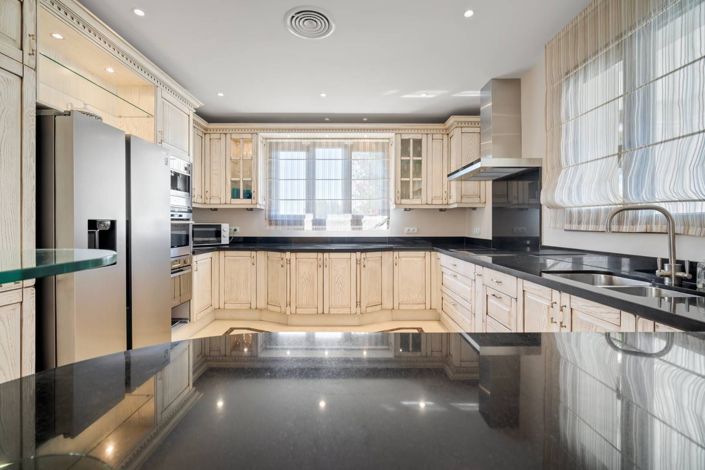 Image No.5-7 Bed House for sale