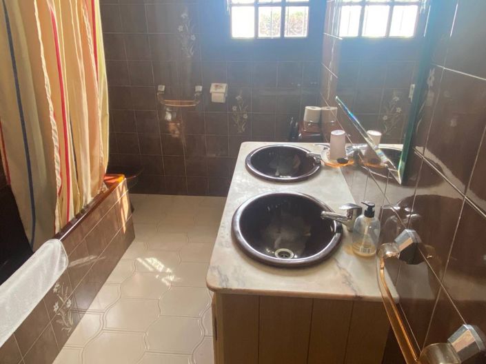 Image No.9-5 Bed House for sale