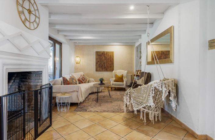 Image No.17-9 Bed Townhouse for sale