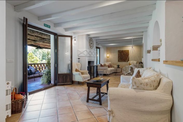 Image No.21-9 Bed Townhouse for sale