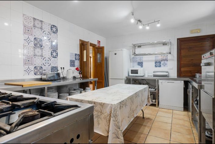 Image No.22-9 Bed Townhouse for sale