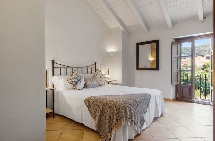 Image No.4-9 Bed Townhouse for sale