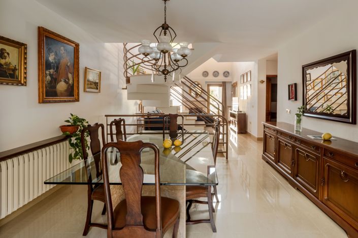 Image No.16-5 Bed Townhouse for sale