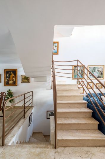 Image No.17-5 Bed Townhouse for sale