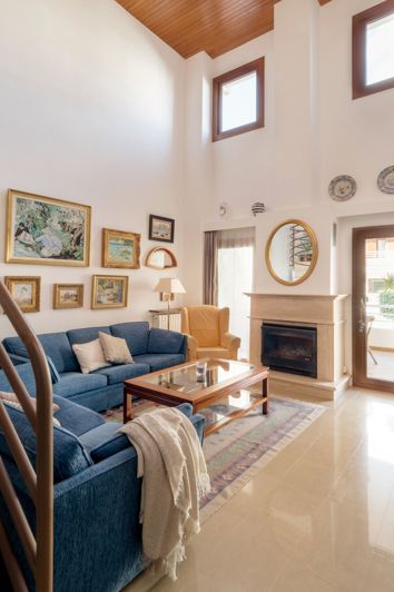 Image No.18-5 Bed Townhouse for sale