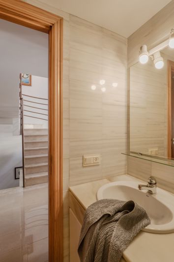 Image No.20-5 Bed Townhouse for sale