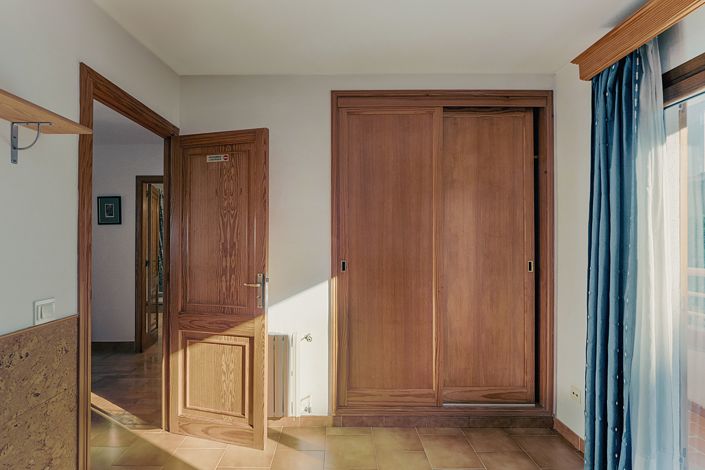 Image No.24-5 Bed Townhouse for sale