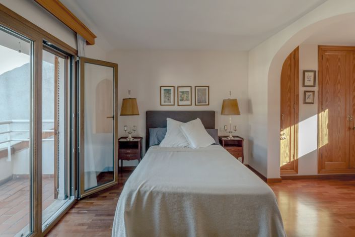 Image No.28-5 Bed Townhouse for sale