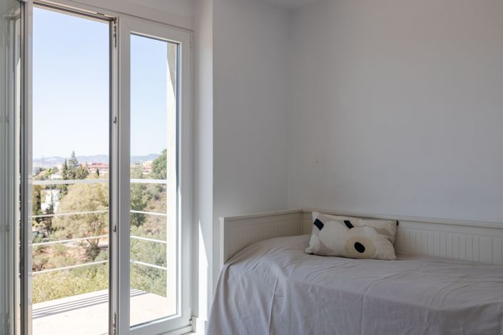 Image No.24-4 Bed House for sale