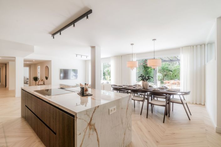 Image No.1-4 Bed Apartment for sale