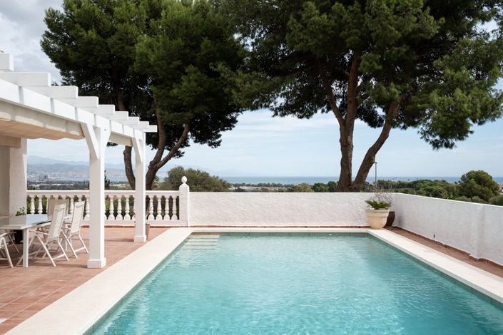 Image No.1-8 Bed Villa for sale