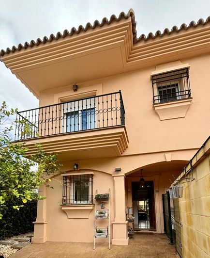 Image No.10-3 Bed House for sale