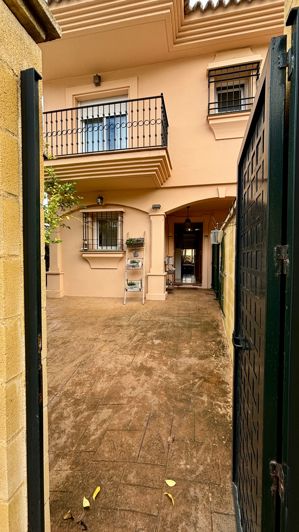 Image No.9-3 Bed House for sale