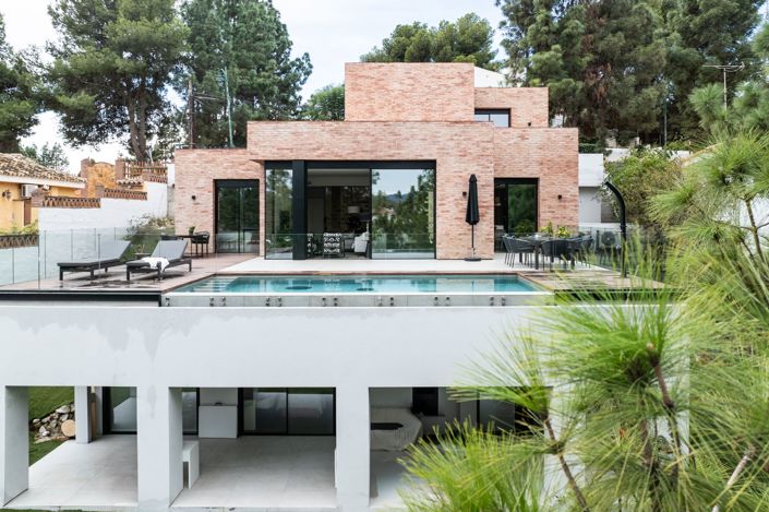 Image No.1-4 Bed House for sale