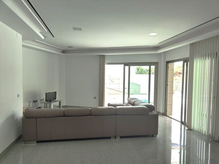 Image No.10-5 Bed Villa for sale