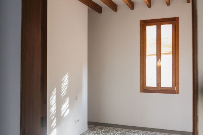 Image No.17-4 Bed Townhouse for sale