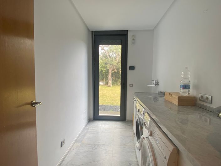 Image No.20-5 Bed House for sale