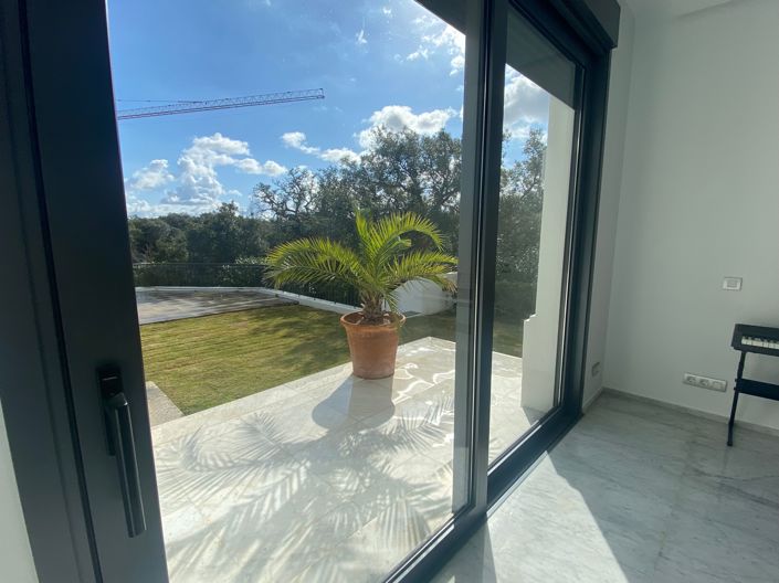 Image No.27-5 Bed House for sale