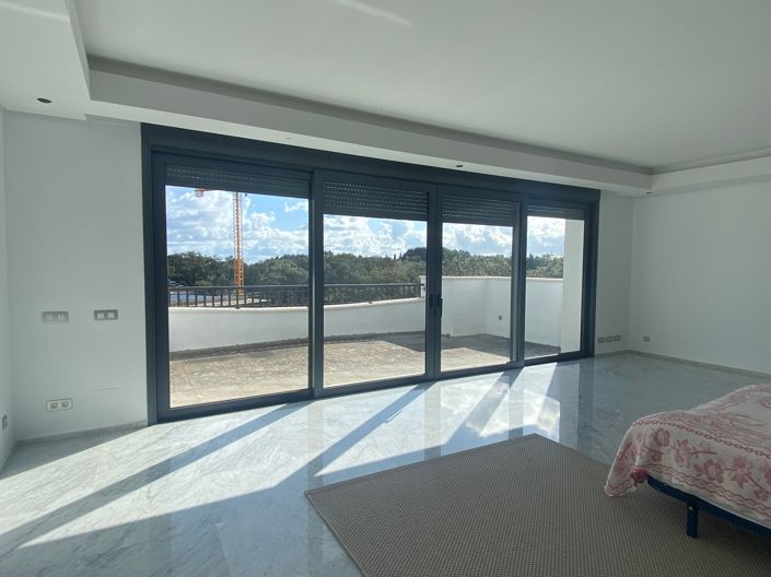 Image No.30-5 Bed House for sale