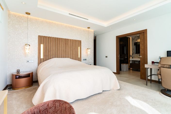 Image No.9-6 Bed Villa for sale