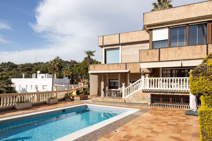 Image No.4-6 Bed House for sale