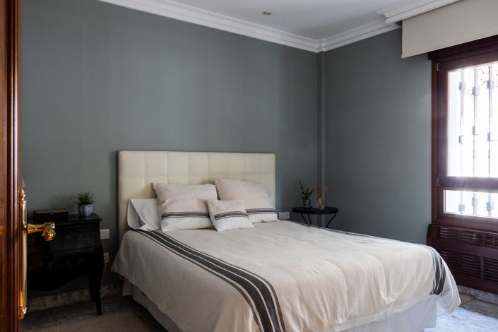 Image No.18-6 Bed House for sale