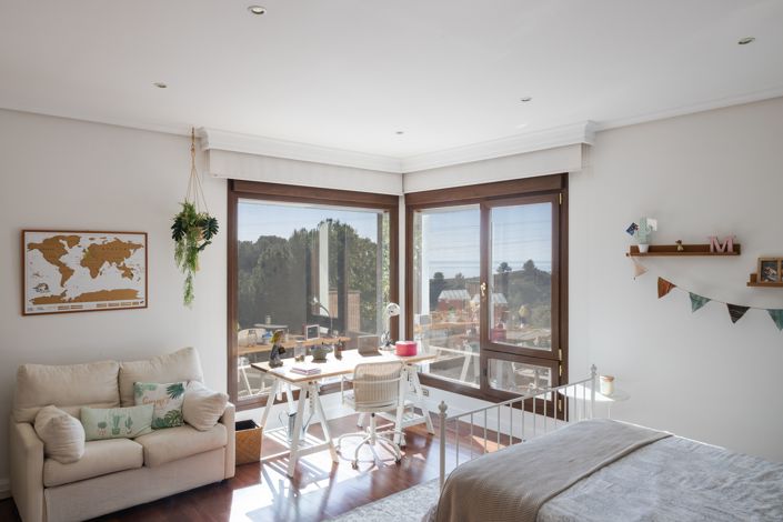 Image No.27-6 Bed House for sale