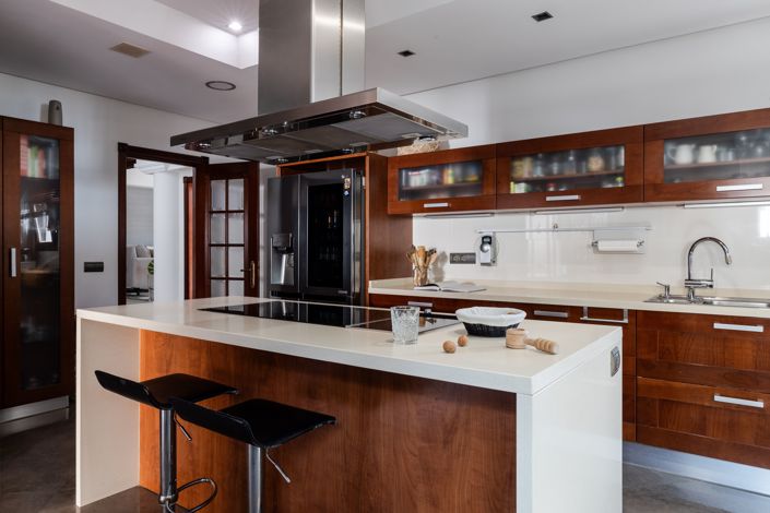 Image No.8-6 Bed House for sale