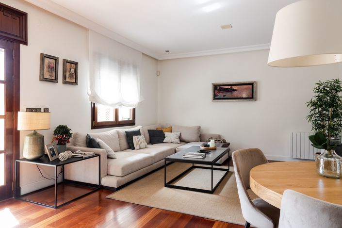 Image No.12-6 Bed House for sale