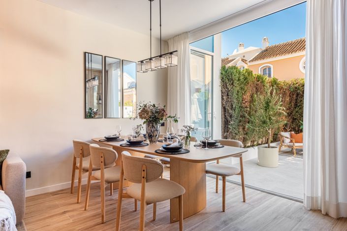 Image No.2-4 Bed Townhouse for sale