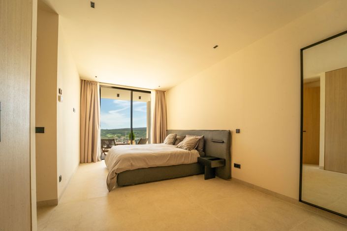 Image No.11-3 Bed House for sale