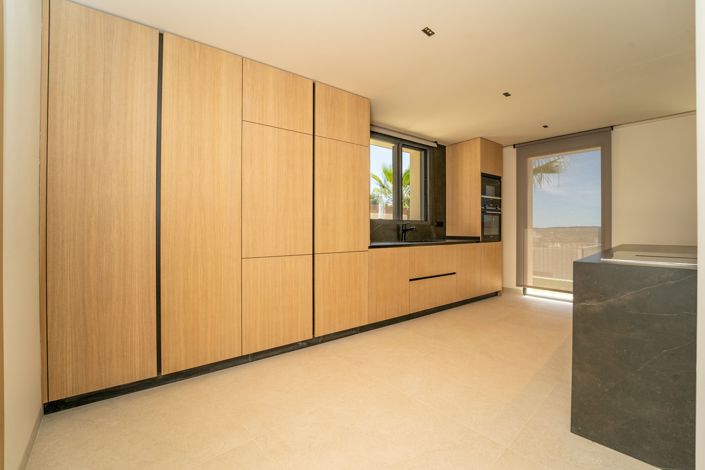 Image No.5-3 Bed House for sale