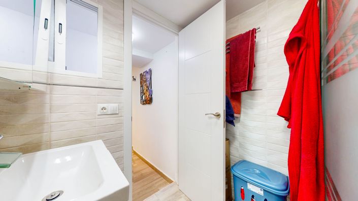 Image No.12-1 Bed House for sale