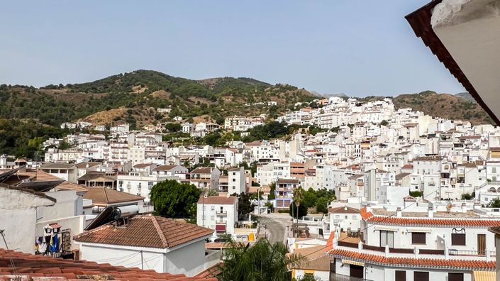 Image No.12-6 Bed Townhouse for sale