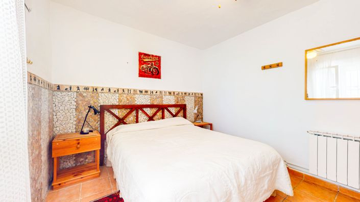 Image No.13-6 Bed Townhouse for sale