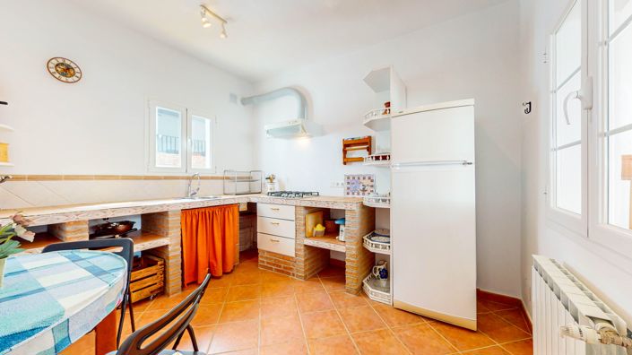 Image No.25-6 Bed Townhouse for sale