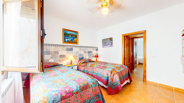 Image No.28-6 Bed Townhouse for sale