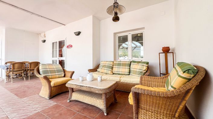 Image No.9-6 Bed Townhouse for sale