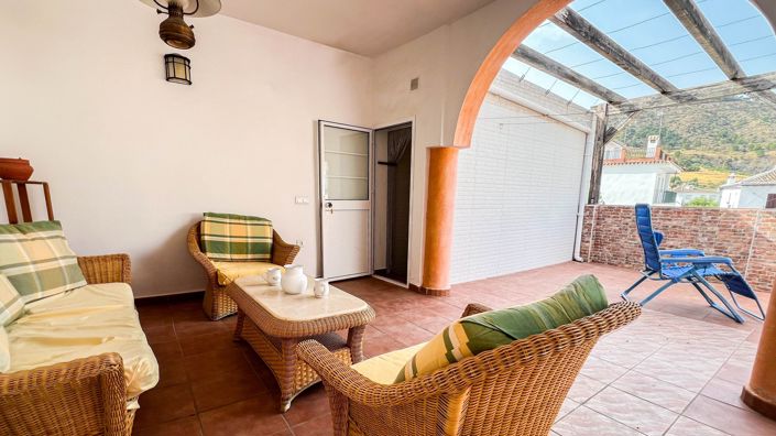 Image No.10-6 Bed Townhouse for sale