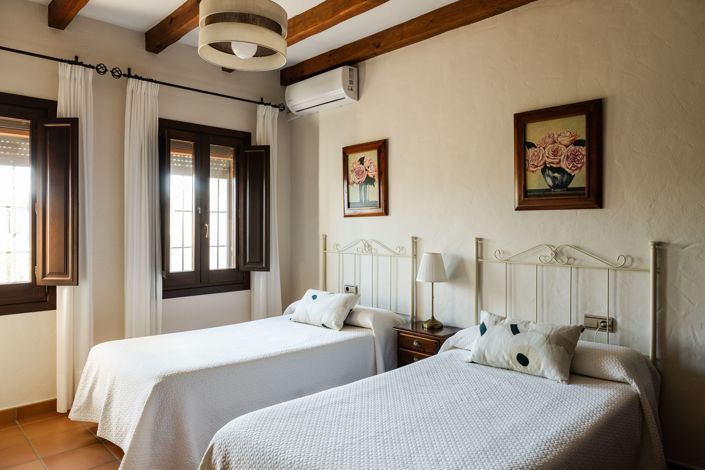 Image No.30-5 Bed House for sale